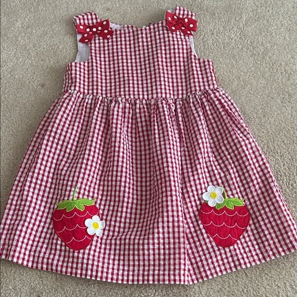 Girls 3T casual strawberry sundress Gigham seersucker - Picture 1 of 4